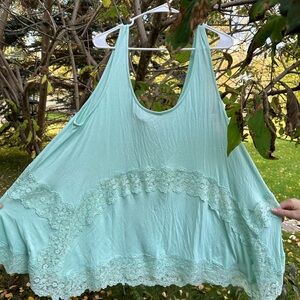 Women’s handkerchief tank